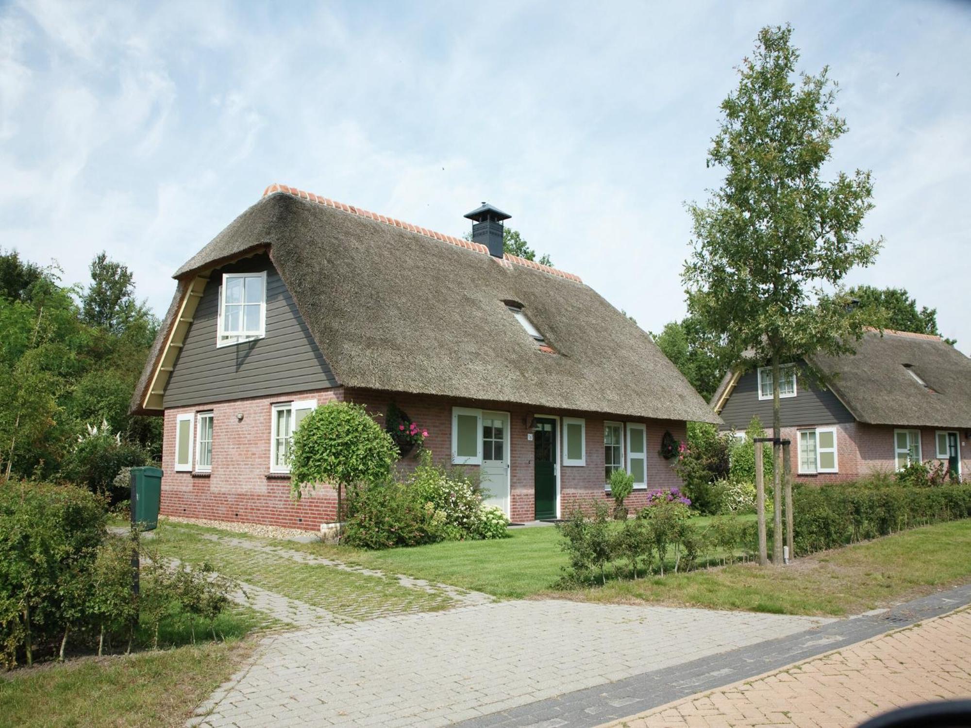 Detached holiday home with two bathrooms 2 km from Appelscha Exterior photo